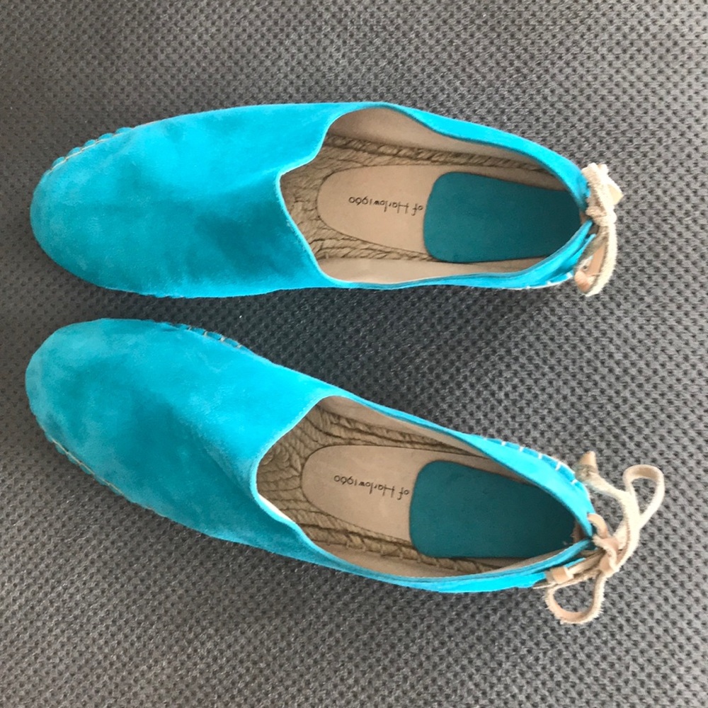 Tourquois suede shoes